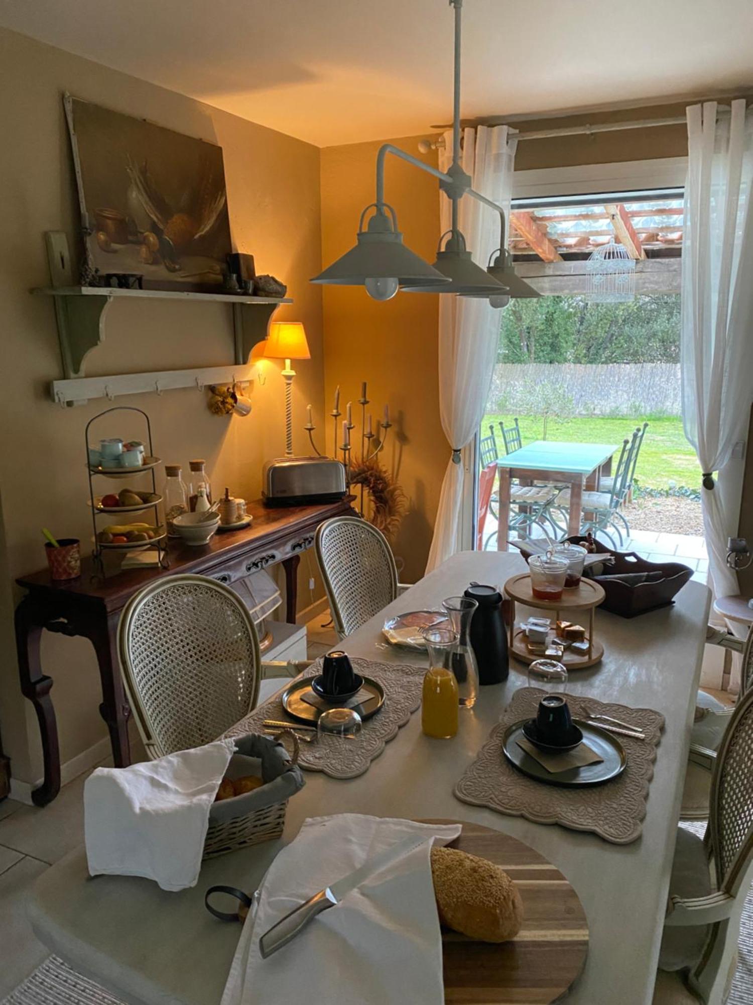 Bed and Breakfast L'Eveil En Provence à Entrecasteaux Extérieur photo