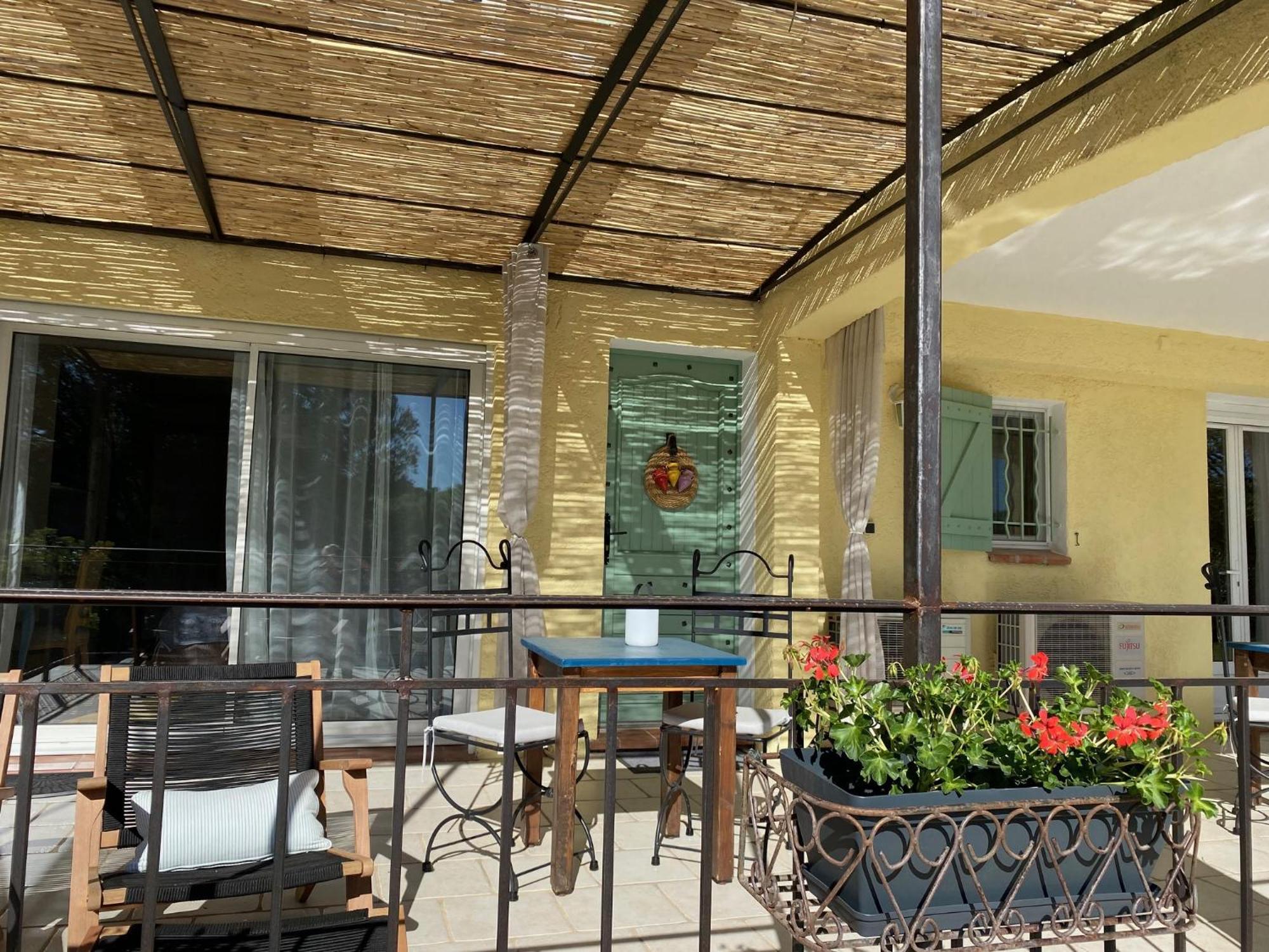 Bed and Breakfast L'Eveil En Provence à Entrecasteaux Chambre photo