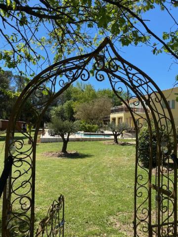Bed and Breakfast L'Eveil En Provence à Entrecasteaux Extérieur photo